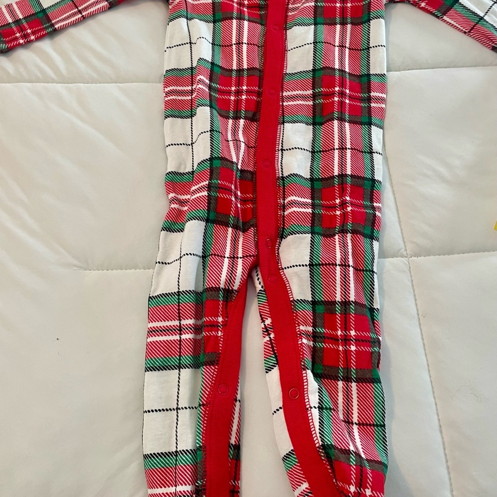 NEW w/ tags! Carter's Red & Green Plaid   Onesie Pajamas - 12M